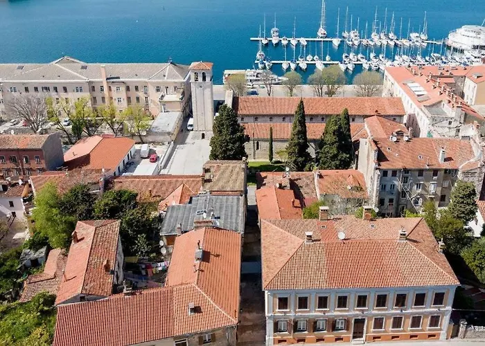 Old Place * Пула