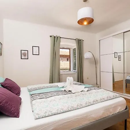 Old Place Appartement *