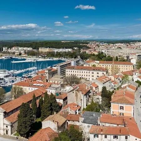 Old Place Appartement Pula